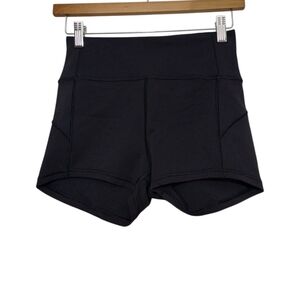 Lululemon In Movement Short Everlux 2.5" Women's 6